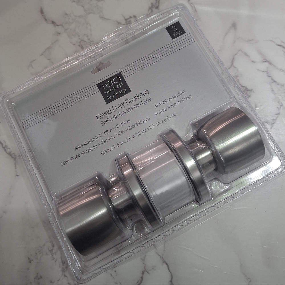 Silver Keyed Entry Doorknob